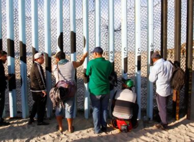 Reuters: Sute de români de etnie romă au trecut ilegal graniţa din Mexic în SUA. Numărul migranţilor a crescut de zece ori într-un an