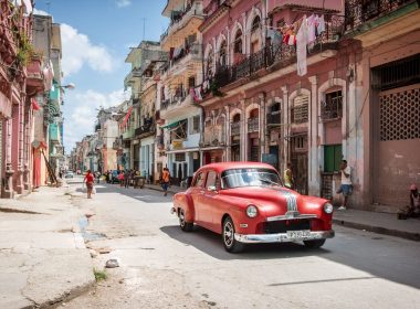 Cuba înceăe vaccinarea din iunie