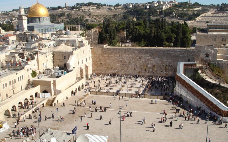 Mii de evrei au venit la Zidul Plângerii pentru a celebra tradiţionala ceremonie Birkat Cohanim
