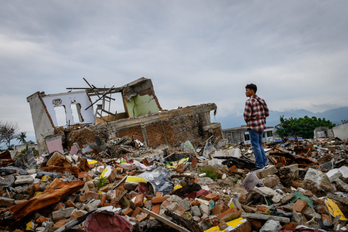 Cutremur în Indonezia: un mort şi clădiri avariate