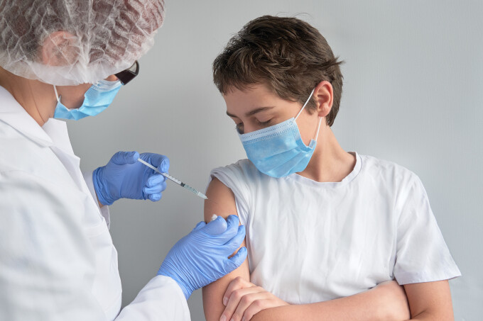Israelul ar putea începe vaccinarea adolescenţilor între 12 şi 15 ani în luna mai