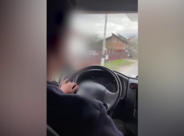 Imagini revoltătoare pe TikTok. Băiat de 13 ani din Ilfov, filmat de mai multe ori conducând pe şosea