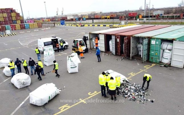 Containere cu deşeuri inutilizabile, aduse în Portul Constanţa din Occident