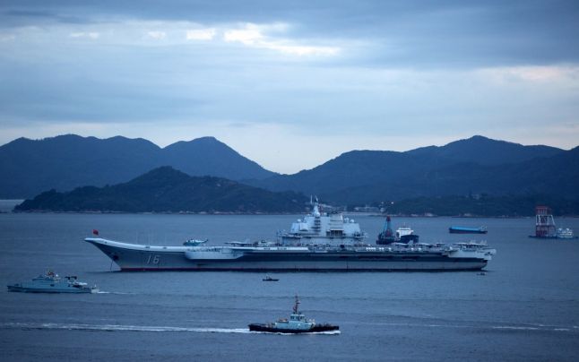 „Război cognitiv”. O fotografie cu ofiţeri navali americani urmărind un portavion chinez i-a pus pe jar pe comentatorii din China