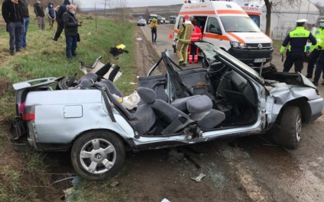 Accident horror la Botoşani. O femeie a fost aruncată prin parbriz după un impact devastator