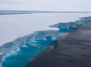 Imagini din satelit: Cel mai mare gheţar, A-68, s-a rupt în bucăţi şi se topeşte rapid