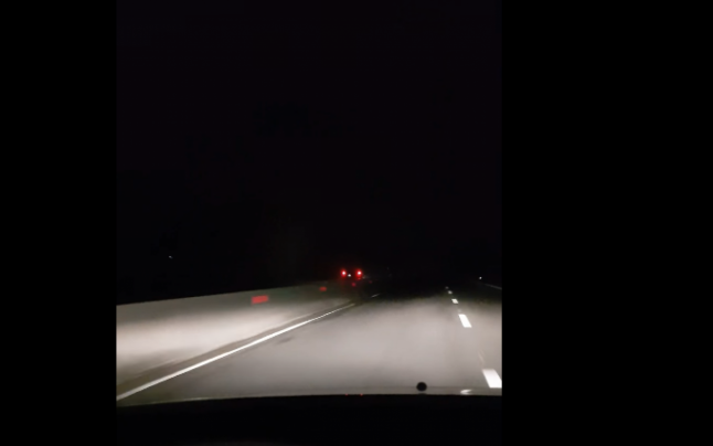 O şoferiţă, filmată în timp ce circulă pe contrasens pe DN1. Poliţia Rutieră nu a intervenit, deşi a fost alarmată de două ori de un alt şofer