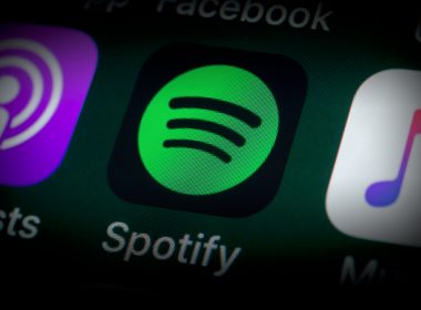 Spotify lansează podcasturi plătite fără a percepe comision