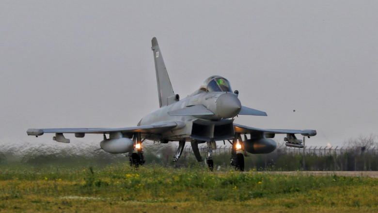 Patru avioane de luptă Eurofighter ale RAF au sosit în România. Acestea vor executa misiuni de poliţie aeriană la Marea Neagră