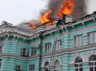 8 chirurgi ruşi au continuat operaţia pe cord deschis, în timp ce spitalul era cuprins de flăcări