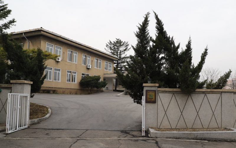 Diplomaţii fug de foame din Coreea de Nord, iar ambasadele au rămas goale. Ruşii se plâng de condiţiile severe de la Phenian