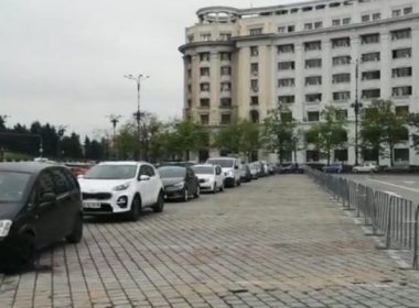 Preşedintele Iohannis vizitează primul centru de vaccinare drive-thru din Bucureşti