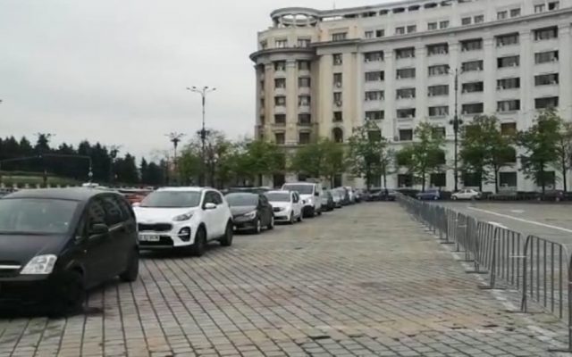 Preşedintele Iohannis vizitează primul centru de vaccinare drive-thru din Bucureşti