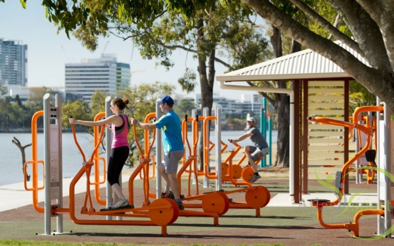Sălile de fitness s-au mutat în parc