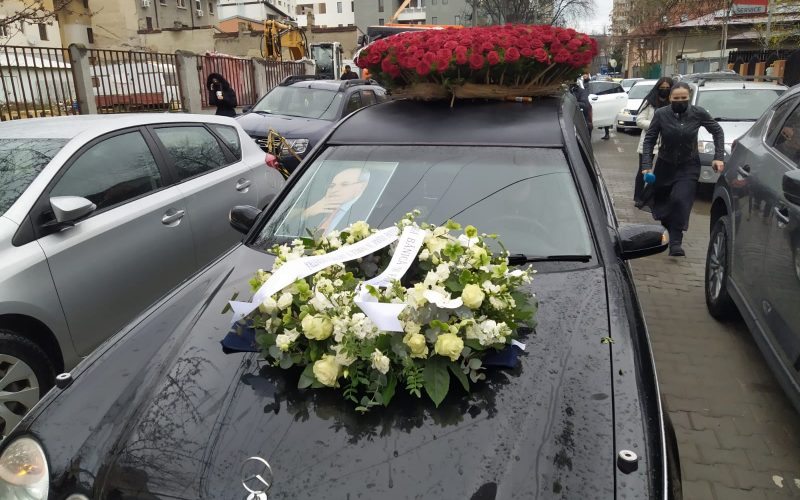 Nelu Ploieşteanu a fost înmormântat după protocol Covid, spre nemulţumirea familiei. Totuşi, a avut 4 preoţi la groapă. Detalii astăzi, la Focus 18:00