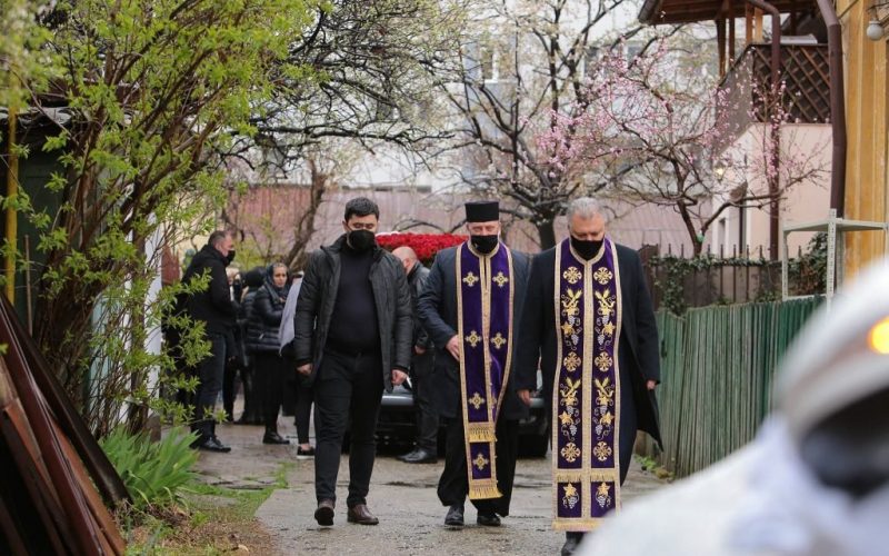 Nelu Ploieşteanu a fost înmormântat