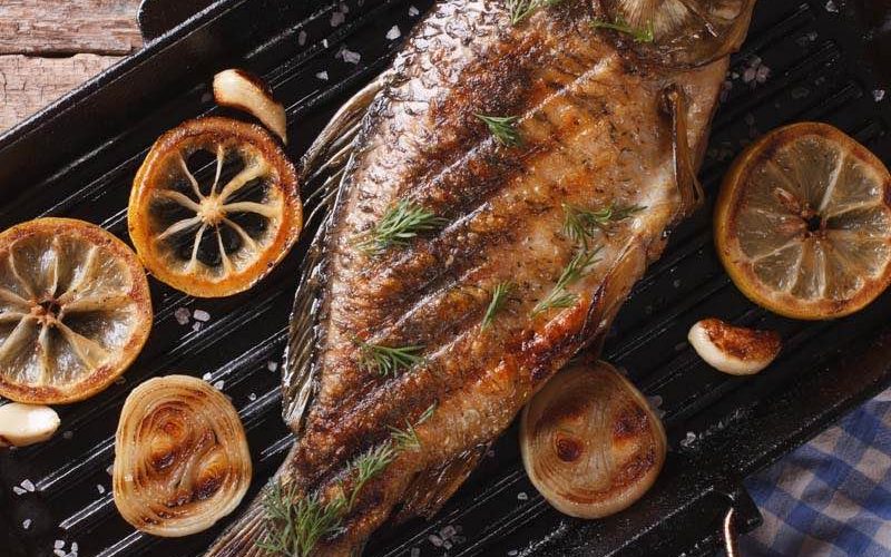 Peştele, regele mesei de Revelion pentru unii români