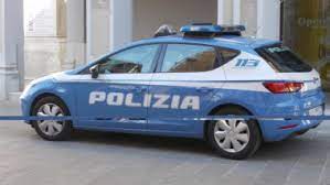 Patru poliţişti italieni, bătuţi crunt de un tânăr de 21 de ani din România