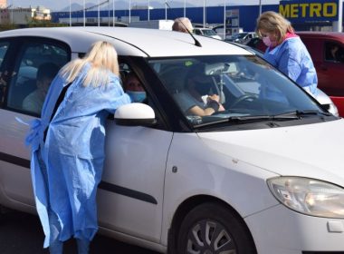 Vaccinare din maşină şi la Cluj-Napoca
