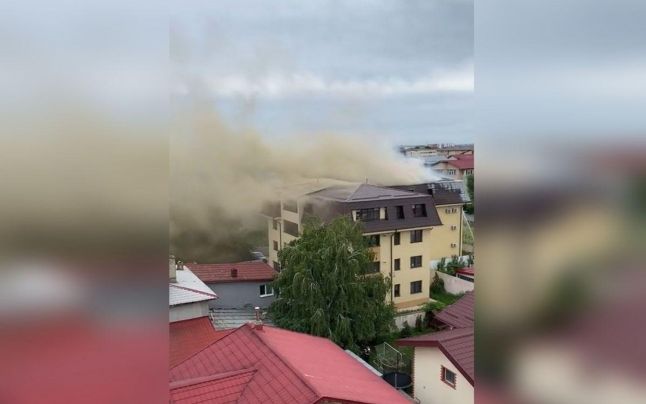 Incendiu de proporţii, locatari evacuaţi
