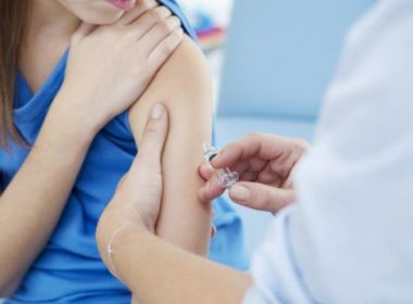 Ministerul Sănătăţii a distribuit 40.000 de doze de vaccin împotriva HPV către DSV-uri. Ce persoane pot primi serul