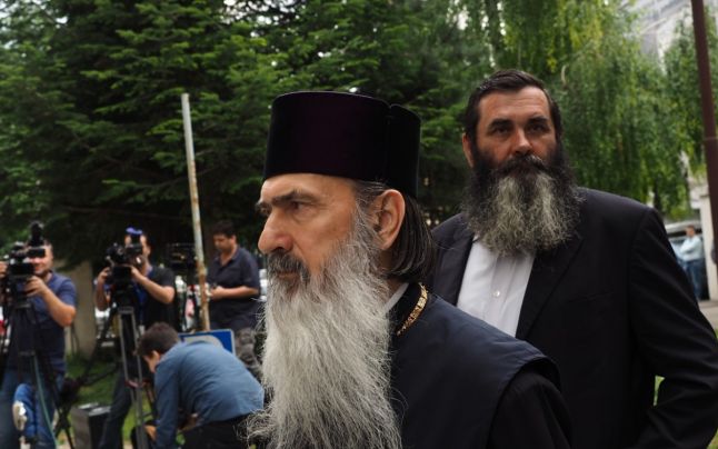 Arhiepiscopul Teodosie, amendat cu 1.000 de lei pentru că nu a respectat carantina