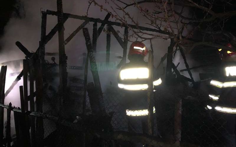 Tragedie în Bacău. Doua persoane au murit arse în propria casa
