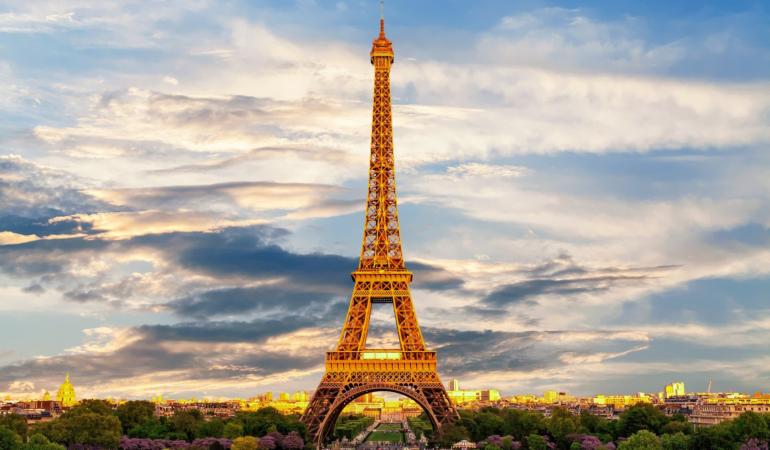 În pofida revenirii turiştilor, 2022 va fi un alt an dificil pentru Turnul Eiffel
