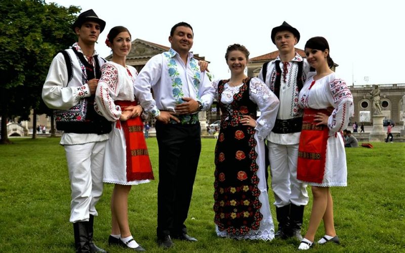 9 Mai - ziua internaţională a portului tradiţional din România