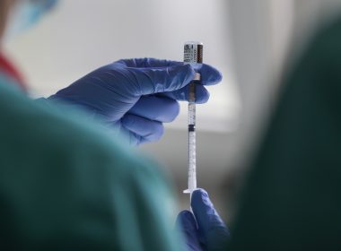  Un cabinet medical a atestat în fals vaccinarea anti-COVID a 550 de persoane