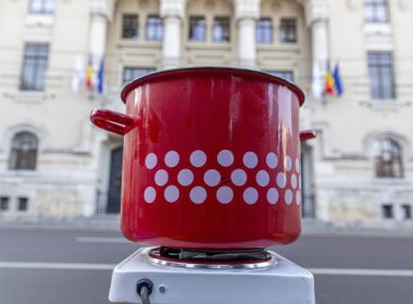 Comisia Europeană anunţă bani pentru termoficare, bucureştenii se plâng că nu au apă caldă: „Este inadmisibil”