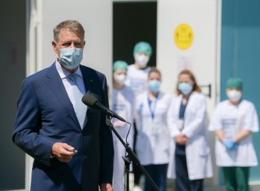 Klaus Iohannis, mesaj pentru medici: A fost un an infernal pentru personalul din medicina de urgenţă. Sunteţi eroii noştri