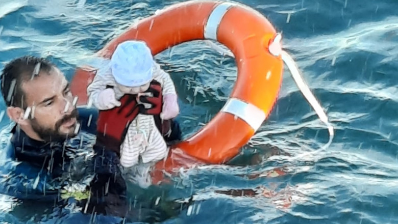 Simbolul tragediei de la Ceuta. Povestea bebeluşului salvat din apele reci ale Mediteranei: „Nu ştiam dacă trăieşte sau a murit”