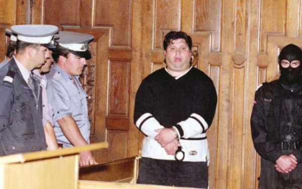 Parchetul Tribunalului Braşov: Membru al clanului lui Amet Metin, reţinut; ar fi oferit mită unui poliţist