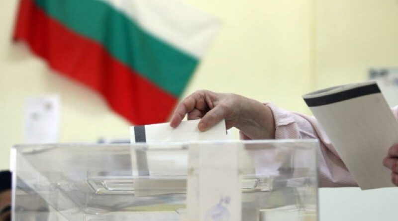 Bulgarii merg la urne pentru al doilea tur al alegerilor prezidenţiale