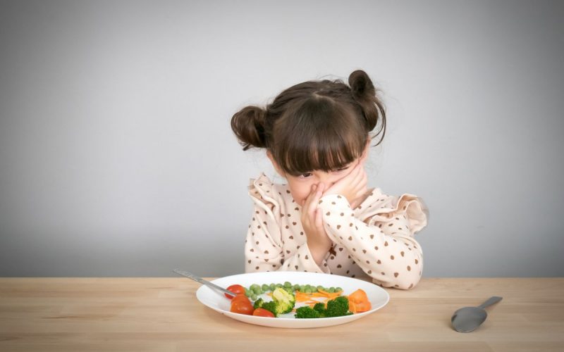 Sfatul unui medic pentru părinţii copiilor care nu vor să mănânce: „Să-i lase în pace!”