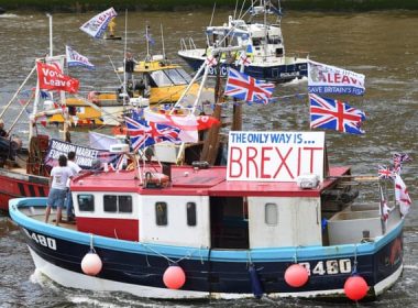 Franţa ameninţă că va tăia curentul pe o insulă britanică, dacă UK va continua să nu respecte cotele de pescuit din tratatul Brexit