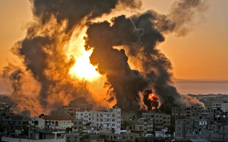 Noi lovituri ale Israelului în Fâşia Gaza, după baloanele incendiare lansate de Hamas. Armistiţiul este în pericol