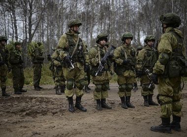 Rusia menţine aproape 80.000 de militari în apropierea graniţei cu Ucraina