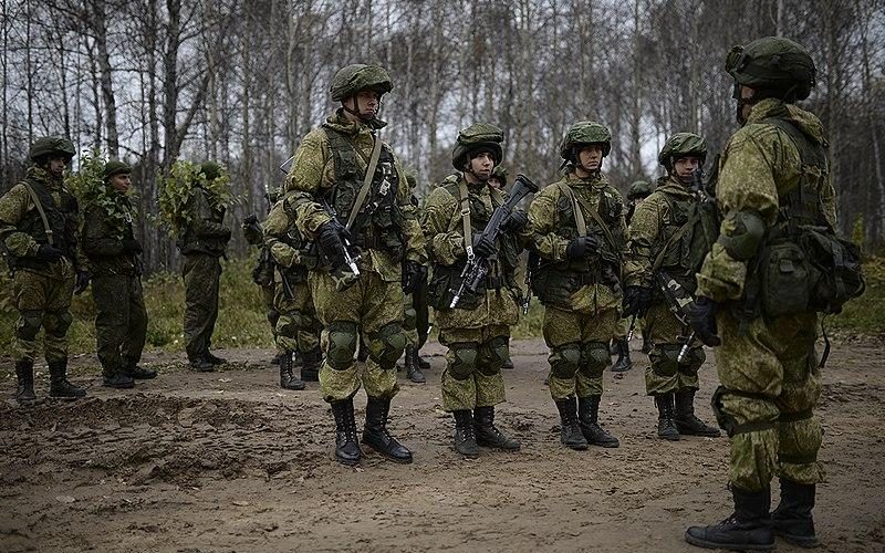 Rusia menţine aproape 80.000 de militari în apropierea graniţei cu Ucraina