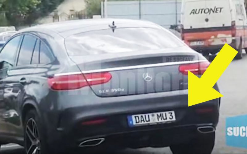 Un şofer român cu o plăcuţă de înmatriculare obscenă a rămas fără permis. A primit şi o amendă de 6.000 de lei