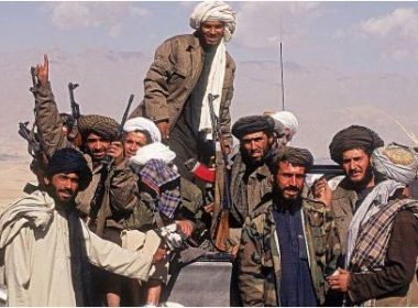 Afganistanul impune stare de urgenţă pe timpul nopţii, pentru a împiedica înaintarea talibanilor
