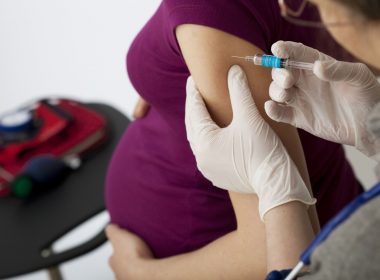 Viena va fi primul oraş din UE care va vaccina împotriva COVID-19 femeile însărcinate