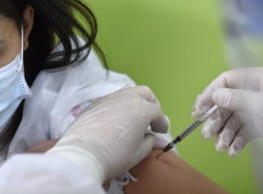 Prefect: Nu avem plan pentru stimularea vaccinării