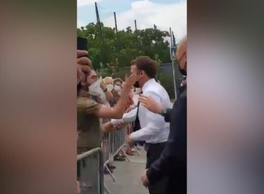 Emmanuel Macron, pălmuit în public