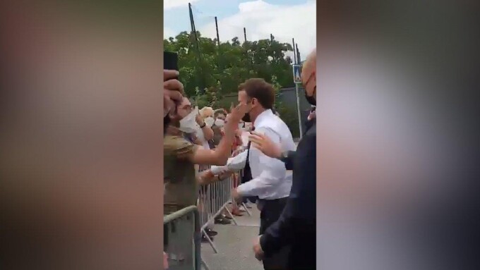 Emmanuel Macron, pălmuit în public