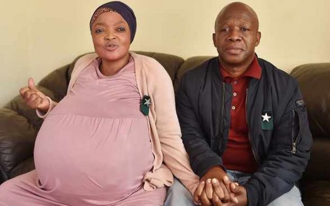 Femeia din Africa de Sud care s-a lăudat că a născut 10 copii a minţit. Presupusul tată cere oamenilor să nu-i mai doneze bani