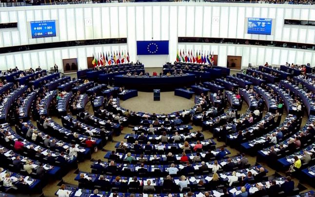 Parlamentul European ameninţă cu justiţia Comisia Europeană. Motivul: accesarea banilor europeni nu este condiţionată de respectarea statului de drept