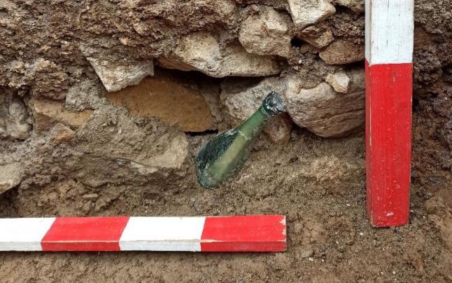 Descoperire la Mănăstirea Văratec. Sticlă cu răvaş, găsită îngropată lângă mormântul Veronicăi Micle