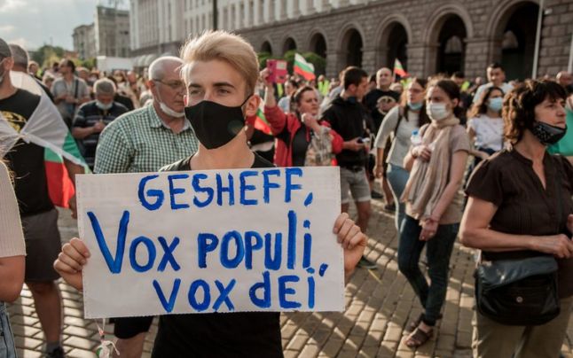Proteste la Sofia. Manifestanţii au blocat accesul în Palatul de Justiţie: „Laura Kovesi, Bulgaria are nevoie de dumneavoastră”